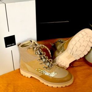 New Dolce Vita Boots with box -never worn 🤗